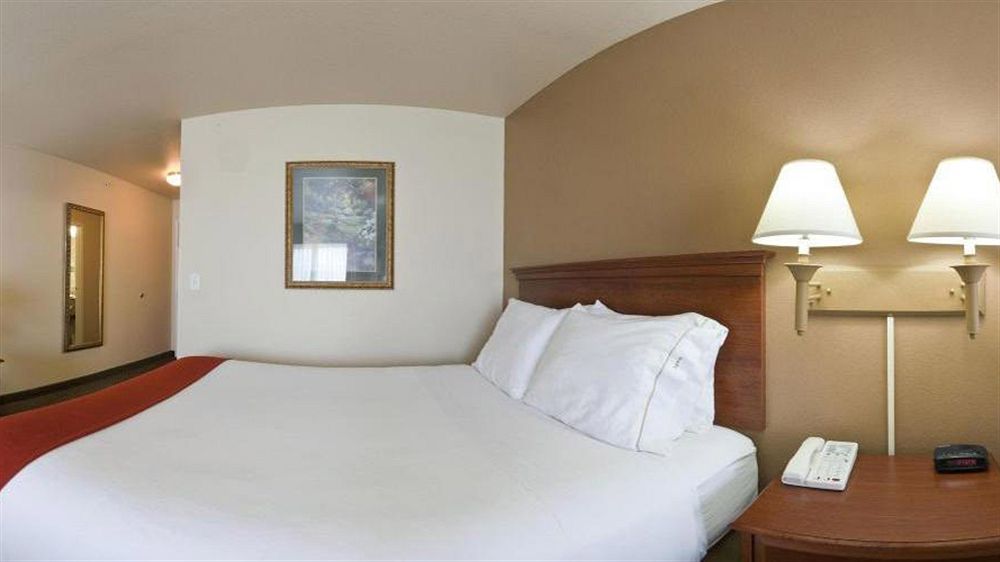 Express & By Ihg